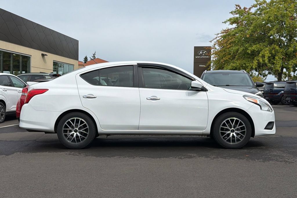 Used 2019 Nissan Versa SV FWD image 3