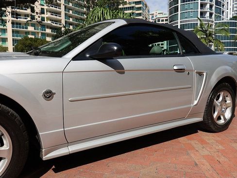 Used 2004 Ford Mustang Convertible image 22
