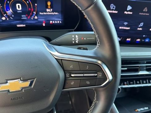 Used 2025 Chevrolet Traverse LT FWD image 24