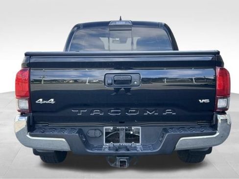 Used 2018 Toyota Tacoma SR5 AWD/4WD image 4