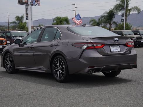 Used 2022 Toyota Camry SE w/ Cold Weather Package FWD image 6