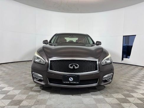 Used 2017 INFINITI Q70 3.7 image 2