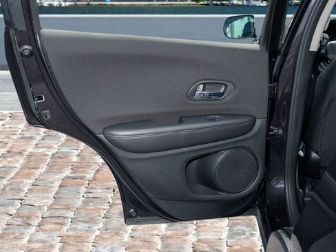 Used 2016 Honda HR-V LX image 11