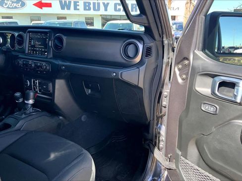 Used 2021 Jeep Gladiator Sport image 19