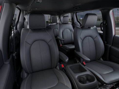 New 2026 Chrysler Pacifica Select AWD/4WD image 17