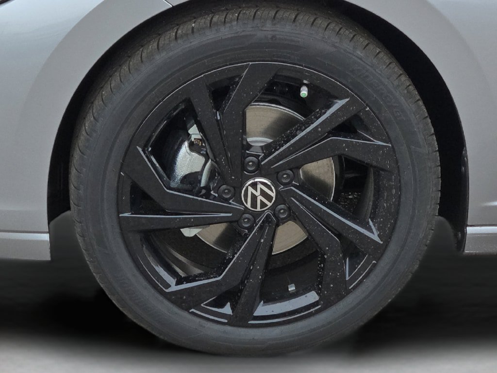 Used 2026 Volkswagen Jetta SE FWD image 8