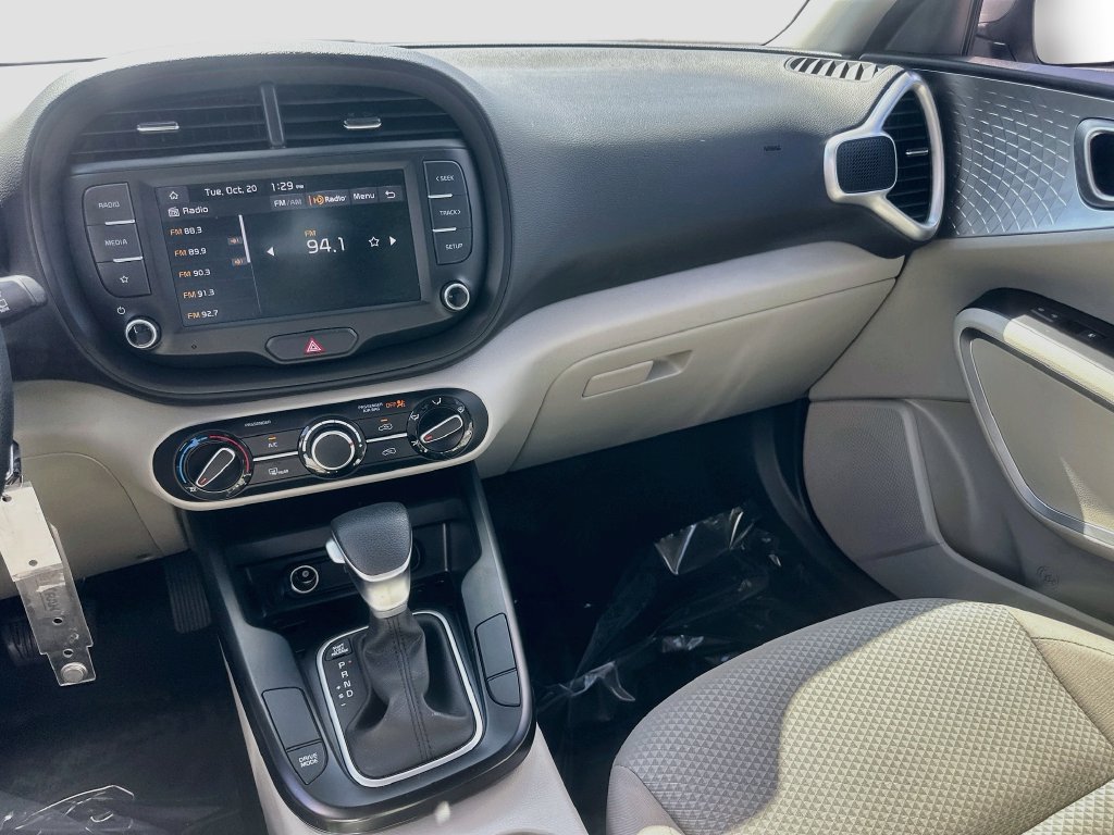 Used 2025 Kia Soul LX w/ LX Technology Package FWD image 21