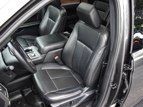 Used 2020 Ford Expedition XLT w/ Equipment Group 202A AWD/4WD image 21
