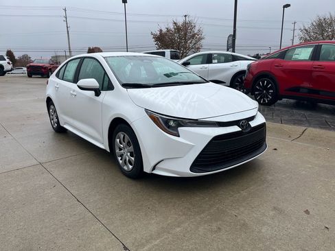 Used 2026 Toyota Corolla LE image 7