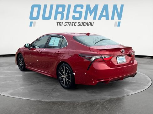 Used 2021 Toyota Camry SE w/ Cold Weather Package image 4