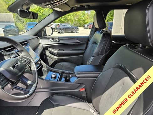 New 2025 Jeep Grand Cherokee L Altitude image 25