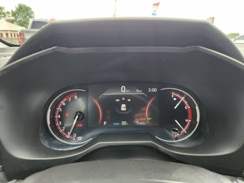 Used 2025 Toyota RAV4 XLE AWD/4WD image 28