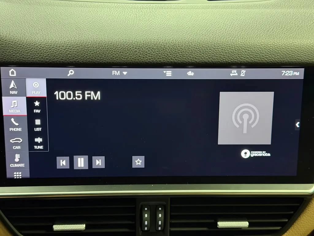 Used 2021 Porsche Cayenne AWD/4WD image 40