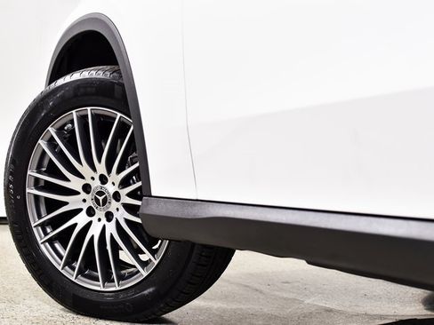 Certified 2025 Mercedes-Benz GLC 300 image 15