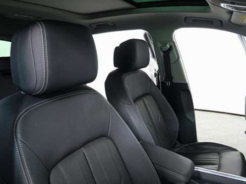 Used 2024 Audi Q8 e-tron Premium Plus image 24