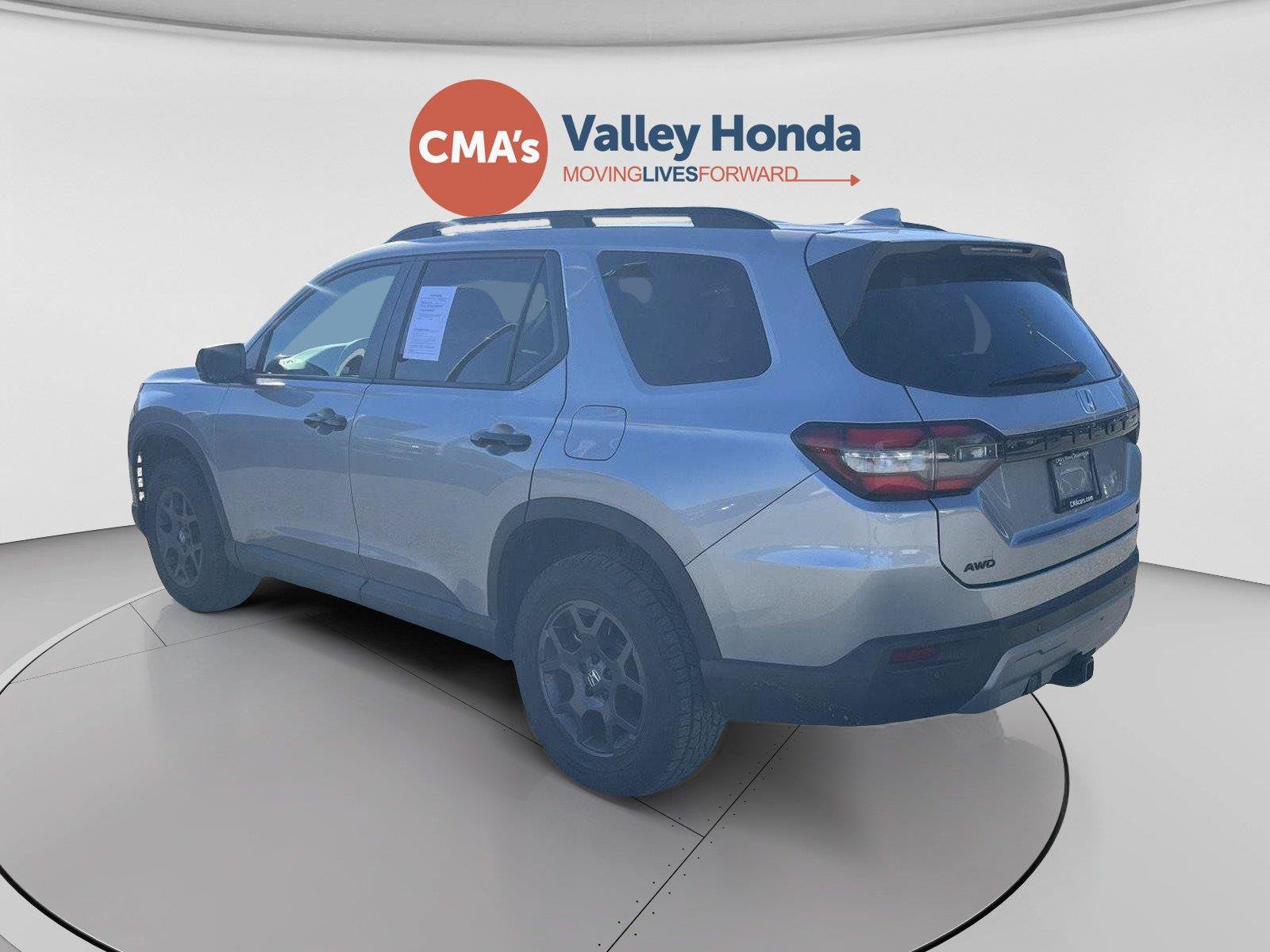 Certified 2025 Honda Pilot TrailSport image 3