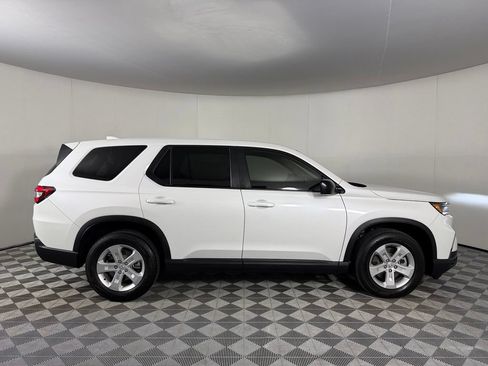 Used 2024 Honda Pilot LX image 5