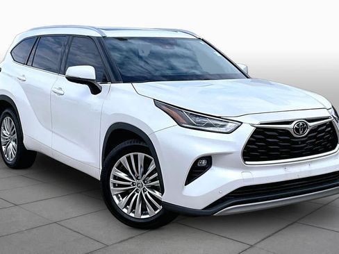 Used 2022 Toyota Highlander Platinum AWD/4WD image 3
