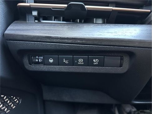 Used 2024 Nissan Ariya AWD image 27