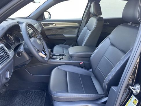 Used 2021 Volkswagen Atlas Cross Sport SE image 17