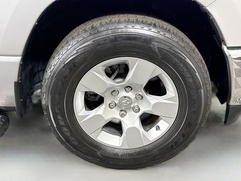 Used 2019 RAM 1500 Big Horn image 32