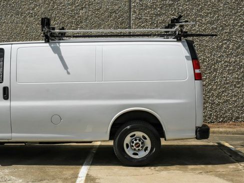 Used 2022 GMC Savana 2500 w/ Driver Convenience Package RWD image 18
