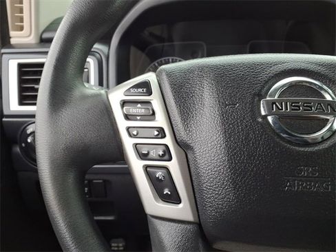 Used 2018 Nissan Titan S image 19
