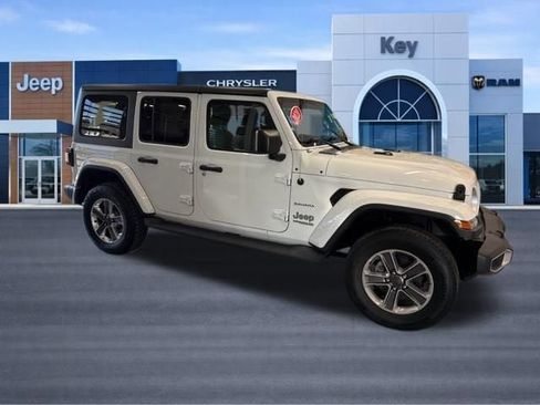 Used 2021 Jeep Wrangler Unlimited Sahara AWD/4WD image 9