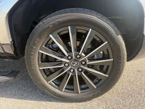 Used 2024 Lexus GX 550 w/ Accessory Package (2T) image 15