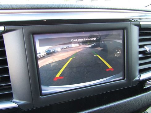 Used 2022 Chrysler Voyager LX FWD image 17