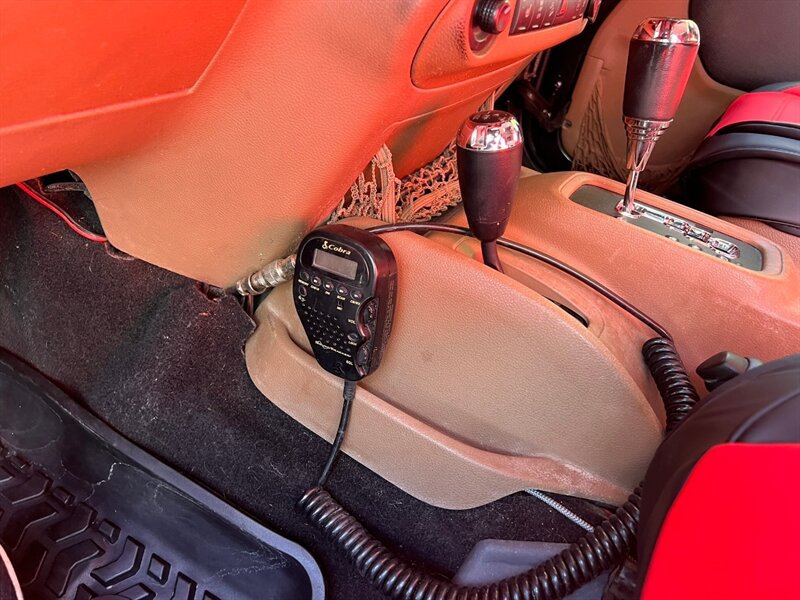 Used 2012 Jeep Wrangler Unlimited Rubicon w/ Connectivity Group AWD/4WD image 27