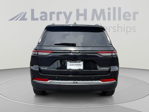 Used 2023 Jeep Grand Cherokee Laredo AWD/4WD image 4
