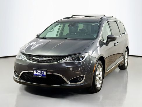 Used 2019 Chrysler Pacifica Touring-L w/ Advanced Safetytec Group image 3