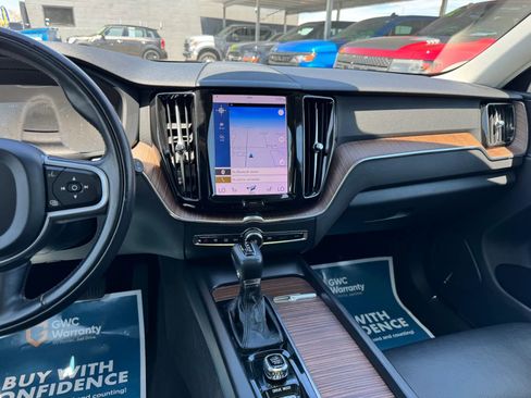 Used 2021 Volvo XC60 T5 Momentum w/ Premium Package FWD image 22