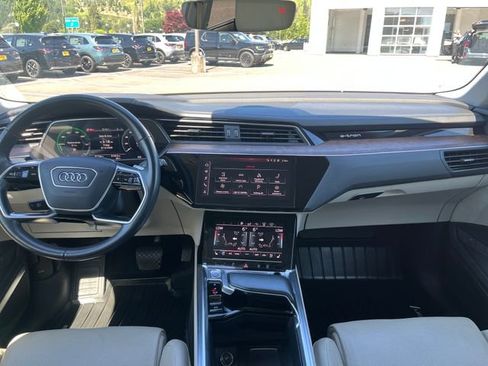 Used 2019 Audi e-tron Prestige w/ Prestige Package AWD/4WD image 11