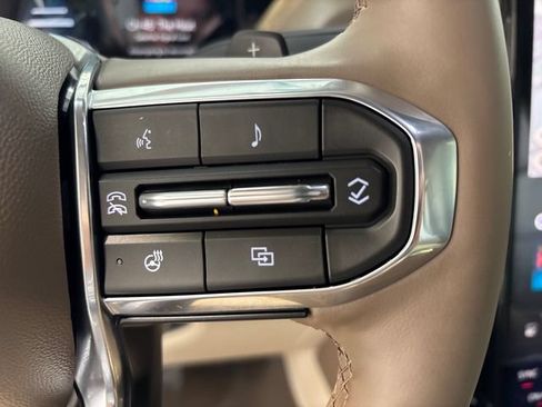 Used 2026 GMC Yukon Denali AWD/4WD image 9