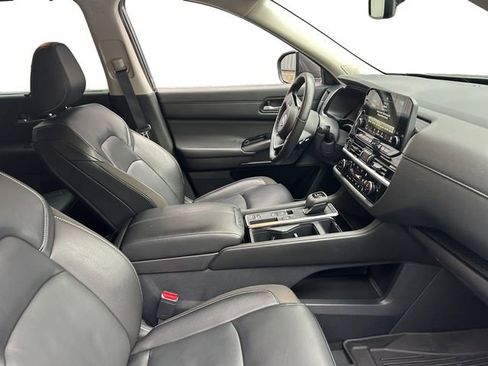 Used 2024 Nissan Pathfinder SL w/ SL Premium Package image 17