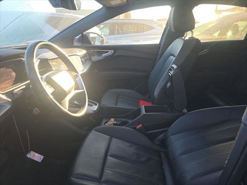 Used 2023 Audi Q4 e-tron Prestige image 9