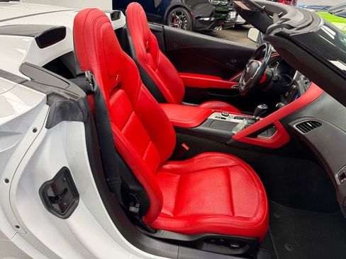 Used 2019 Chevrolet Corvette Z06 RWD image 16