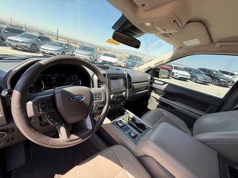 Used 2019 Ford Expedition XLT w/ Equipment Group 202A AWD/4WD image 13