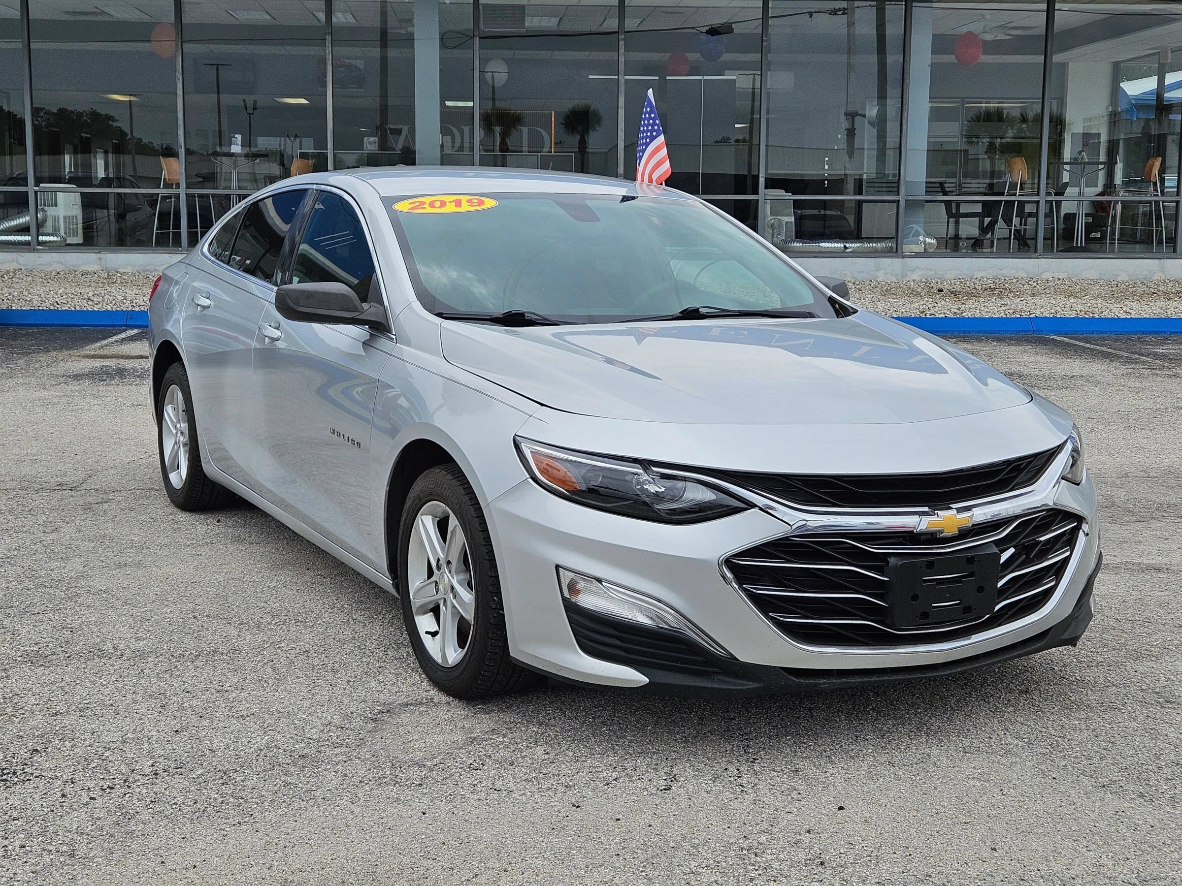 Used 2019 Chevrolet Malibu LS FWD image 2