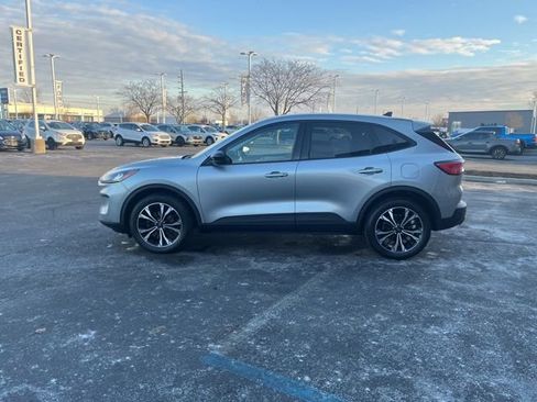 Used 2021 Ford Escape SE w/ SE Sport Appearance Package image 11