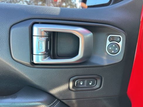 Used 2020 Jeep Gladiator Overland image 12