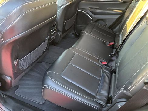 Used 2022 Jeep Grand Cherokee Laredo w/ Luxury Tech Group I image 20