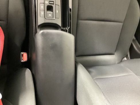Used 2025 Toyota Prius LE FWD image 22