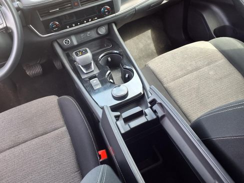 Used 2023 Nissan Rogue SV image 9