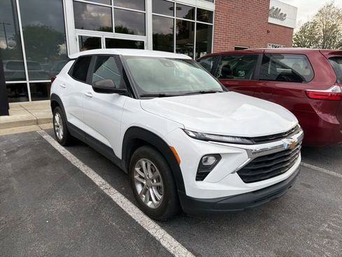 Used 2024 Chevrolet TrailBlazer LS w/ LS Convenience Package image 1