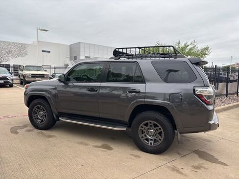 Used 2020 Toyota 4Runner Venture w/ Moonroof Package image 8