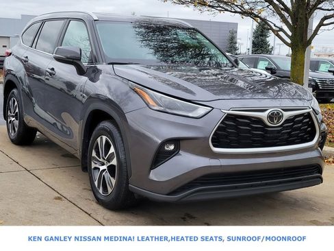 Used 2023 Toyota Highlander L image 1