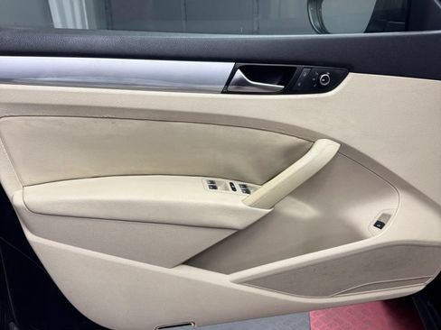 Used 2012 Volkswagen Passat 2.5 SE FWD image 9